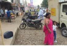 रखडलेल्या जामखेड-सौताडा रस्त्याच्या कामाबाबत जिल्हाधिकारी यांच्या आदेशाला ठेकेदाराकडून केराची टोपली दहा दिवसांपूर्वी सूचना देवूनही कामच सुरूच नाही, ट्रॅफिक जाम मुळे वाहनधारक हैराण