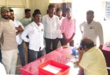 —–अन्यथा महावितरणच्या कार्यालयास टाळे ठोकणार- मंगेश (दादा) आजबे  वीजप्रश्नी महावितरण अधिकार्यांना ग्रामस्थांचा घेराव