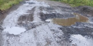 जामखेड साकत रस्त्यावर खड्डेच खड्डे, दररोजच लहान मोठे अपघात  जामखेड साकत रस्ता म्हणजे असुन अडचण नसून खोळंबा