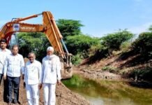 नांदणी (कवतुका) नदीवरील फुटलेले बंधारे दुरुस्तीस प्रारंभ, शेतक-यांमध्ये समाधान. भाजपा कोषाध्यक्ष आजीनाथ हजारे यांच्या मागणीला यश