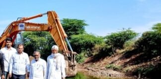 नांदणी (कवतुका) नदीवरील फुटलेले बंधारे दुरुस्तीस प्रारंभ, शेतक-यांमध्ये समाधान. भाजपा कोषाध्यक्ष आजीनाथ हजारे यांच्या मागणीला यश