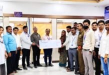 झुंबरताईं शिकारे यांना स्टेट बँकेच्या अपघाती विम्याचा ४० लाखांचा आधार सहा महिन्यांपुर्वी पती व मुलाचा झाला होता विजेच्या धक्क्याने मृत्यू