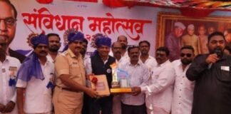 डॉ बाबासाहेब आंबेडकरांचा सर्व देश ऋणी – प्रा. श्रीकांत होशिंग संविधान महोत्सवात अजय देहाडे यांच्या गीतांच्या कार्यक्रमासह विविध क्षेत्रातील पाच मान्यवरांचा सन्मान