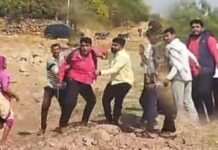 तलावातील विद्युत मोटर काढून घे म्हणल्याचा राग आल्याने तलवार घेऊन जीवे मारण्याची धमकी जामखेड तालुक्यातील कोल्हेवाडी येथील घटना