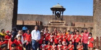 बांधखडक, वनवेवस्ती,चव्हाणवस्ती व ढाळेवस्ती येयील विद्यार्थी व शिक्षकांसह पालकांनी लुटला शैक्षणिक सहलीचा आनंद कोकणातील माजी विद्यार्थ्यांकडून मनोहर इनामदार यांना ‘गुरूगौरव” सन्मान