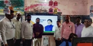 सभापती प्रा. राम शिंदे यांच्या तर्फे जि. प. शाळा साकतला इंटर ऍक्टिव्ह पॅनल बोर्ड भेट