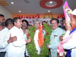 पत्रकारांच्या मुला – मुलींच्या करिअर साठी केलेल्या मदतीबद्दल मंत्री चंद्रकांत (दादा) पाटील यांचा बार्शीत पत्रकारांच्या वतीने सत्कार