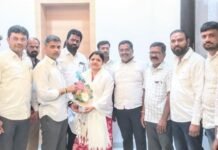 जिल्हा विकास समन्वय समितीच्या सदस्यपदी निवड झाल्याबद्दल अंजली लक्ष्मण ढेपे यांचा खासदार निलेश लंके यांच्या हस्ते सत्कार