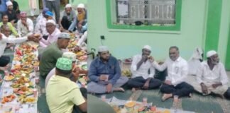 ज्योती क्रांती समुहाचे संस्थापक अध्यक्ष अजिनाथ हजारे यांच्या वतीने जवळा येथे मुस्लिम बांधवांसाठी इफ्तार पार्टी सर्वधर्म समभावाचा अनोखा संदेश