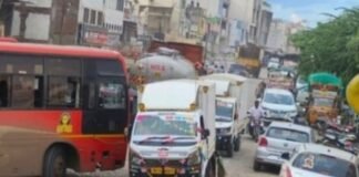 आश्वासन मिळाले, काम कधी सुरू होणार ? जामखेडकरांचा सवाल जामखेडच्या महामार्ग प्रश्नावर सभापती प्रा. राम शिंदे यांच्या भूमिकेकडे लक्ष.