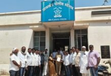 जामखेडमध्ये वाढत्या गुंडगिरीमुळे नागरिकांमध्ये भीतीचे वातावरण, माँर्निग वाँक वेळी चैन स्नॅचिंगच्या घटना, सार्वजनिक ठिकाणी दारूच्या बाटल्याचा खच पोलीसांनी गस्त वाढवावी राष्ट्रवादीचे पोलीस निरीक्षकांना निवेदन