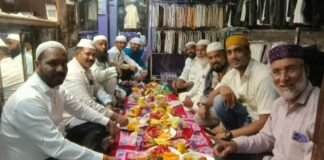 हाजी मुख्तार सय्यद यांची इफ्तार पार्टी संपन्न रमजान मुळे बंधुभाव व सामुदायिक ऐक्य निर्माण होते – अमित चिंतामणी