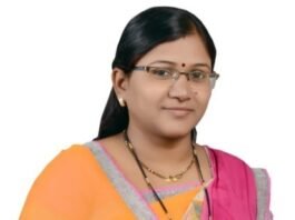 वीज समस्यांवरून आरती देवमाने यांचा जवळ्यात रास्ता रोकोचा इशारा