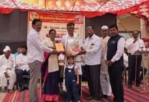 टापटीपपणा हा विजय हराळे यांचा विशेष गुण – शशिकांत देशमुख लिपिक हा कार्यालयाचा कणा – श्रीकांत होशिंग विजय हराळे यांचा सेवापूर्ती कृतज्ञता सोहळा उत्साहात संपन्न