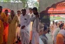 संत समर्थ दादा गुरू महाराज यांचे जामखेड शहरात आगमन, श्री शांतीनाथ सेवा आश्रमाच्या संकल्पित मंदिराच्या प्रतिकृतीचे अनावरण नगराध्यक्षा व नगरसेवकांच्या वतीने स्वागत