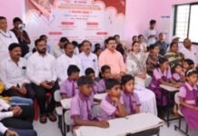 विद्यार्थ्यांच्या सर्वांगीण प्रगतीसाठी तंत्रज्ञानाचा अंगीकार – सभापती प्रा. राम शिंदे कर्जत – जामखेडमधील १४० शाळांमध्ये डिजिटल शैक्षणिक साहित्याचे लोकार्पण