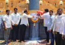 विद्या मोटेना विधान परिषदेवर संधी द्यावी; यासाठी धनगर समाज बांधवांच्या वतीने चौंडी येथे दुग्ध अभिषेक