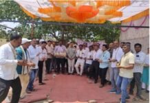 सेवानिवृत्त कर्मचाऱ्यांवर मोलमजुरीची वेळ – सुदाम वराट जामखेडमध्ये संपकरी कर्मचाऱ्यांच्या वतीने तहसील कार्यालयावर पेन्शन दिंडी