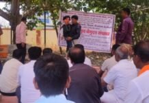 जामखेडमध्ये संपकऱ्याच्या मदतीसाठी टकमकराव (अर्धवटराव)