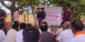 जामखेडमध्ये संपकऱ्याच्या मदतीसाठी टकमकराव (अर्धवटराव)