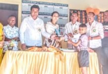 शिक्षणासोबत संस्कार महत्त्वाचे – पायलताई बाफना एकलव्य व तक्षशिला स्कूलमध्ये महाराष्ट्र दिन उत्साहात; पायलताई बाफना यांचे हस्ते ध्वजारोहण