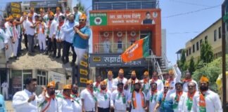 विधानसभा निवडणुकीतील भाजपाच्या घवघवीत यशाबद्दल जामखेड शहरमंडल भाजपाच्या वतीने आनंदोत्सव फटाक्यांची आतषबाजी व पेढे भरवत विजयोत्सव साजरा
