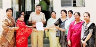 सचिन आजबे यांच्या उपोषणाची चौकशी करुन कारवाई करा, कलाकेंद्र मालकांची निवेदनाद्वारे मागणी कारवाई न झाल्यास आठ दिवसात कलाकेंद्र मालक उपोषण करणार