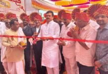 संजय कोठारी सामाजिक कार्यासोबतच व्यवसायातही अग्रेसर – सभापती राम शिंदे जामखेडमध्ये ‘पारस ऑटोमोबाईल्स’ महिंद्रा ओरिजनल स्पेअर पार्ट्सचे उत्साहात उद्घाटन.
