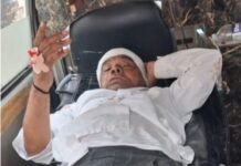 ICU मध्ये असूनही सहकाऱ्याच्या मस्टरची काळजी करणारे ग्रामविकास अधिकारी अशोक थोरात ” “जामखेड पंचायत समिती समोर मोटारसायकलच्या अपघातानंतरही कर्तव्याप्रती निष्ठा कायम”