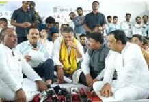 मुख्यमंत्र्यांच्या आश्वासनानंतर आमदार रोहित पवार यांचे पंढरपूरमधील ‘अन्नत्याग आंदोलन’ स्थगित