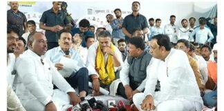 मुख्यमंत्र्यांच्या आश्वासनानंतर आमदार रोहित पवार यांचे पंढरपूरमधील ‘अन्नत्याग आंदोलन’ स्थगित