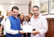 आमदार रोहित पवार मुख्यमंत्र्यांना भेटले, मतदारसंघातील विकासकामांसाठी तातडीचा निधी द्या