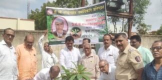 जामखेड पोलीस स्टेशन परिसरात डॉ. नानासाहेब धर्माधिकारी प्रतिष्ठानने वृक्षारोपण करत दिला पर्यावरण संदेश