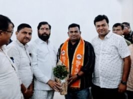 भाजप, राष्ट्रवादीनंतर पांडूरंग माने यांचा शिवसेनेत जाहीर प्रवेश! उपमुख्यमंत्री एकनाथ शिंदे यांच्या शुभहस्ते मुंबईत पक्षप्रवेश; जनसेवा अधिक ताकदीने करण्याचा निर्धार