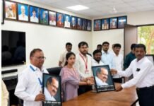 संध्याताई सोनवणे यांच्या संकल्पनेतून तालुकाभर ‘दादांची प्रतिमा’ अभियान, शाळा व शासकीय कार्यालयांना प्रतिमांचे वितरण