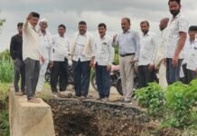 लोणी शिव ते वाकी रस्त्याचा प्रश्न मार्गी लागण्याच्या दिशेने प्रकल्पग्रस्त वाकी गावच्या रस्त्याची PWD अधिकाऱ्यांकडून प्रत्यक्ष पाहणी