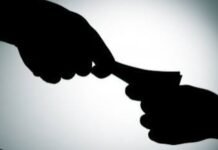 10 हजारांची लाच घेताना सहायक निबंधक लाचलुचपतच्या जाळ्यात कर्जत कार्यालयात सापळा कारवाई