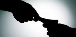 10 हजारांची लाच घेताना सहायक निबंधक लाचलुचपतच्या जाळ्यात कर्जत कार्यालयात सापळा कारवाई