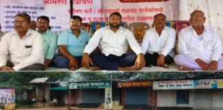 नान्नज उपोषणाचा तिसरा दिवस; गाव कडकडीत बंद, रस्ता रोकोचा इशारा महिलांचा उद्या कॅडल मार्च; बसस्थानक, राष्ट्रीयीकृत बँक, रस्ते व बंधाऱ्यांसाठी आंदोलन तीव्र होणार