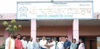 श्री साकेश्वर विद्यालयास लेखा अधिकारी सतीश लहाने यांची सदिच्छा भेट