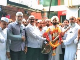 जामखेडमध्ये श्रीनागेश्वर पालखी सोहळा भक्तिमय वातावरणात उत्साहात संपन्न   टाळ-मृदुंगाचा गजर, हरिनामाचा जयघोष अन् महिलांचा उत्स्फूर्त सहभाग; मुस्लिम पंच कमिटीच्या वतीने पालखीचे स्वागत, राष्ट्रीय एकात्मतेचा संदेश