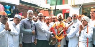 जामखेडमध्ये श्रीनागेश्वर पालखी सोहळा भक्तिमय वातावरणात उत्साहात संपन्न टाळ-मृदुंगाचा गजर, हरिनामाचा जयघोष अन् महिलांचा उत्स्फूर्त सहभाग; मुस्लिम पंच कमिटीच्या वतीने पालखीचे स्वागत, राष्ट्रीय एकात्मतेचा संदेश