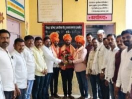 साकत जिल्हा परिषद शाळेच्या शाळा व्यवस्थापन समितीच्या अध्यक्षपदी दगडू (दादा) वराट यांची सर्वानुमते निवड!   शाळेच्या सर्वांगीण विकासासाठी एकजुटीने काम करण्याचा अध्यक्षांचा निर्धार