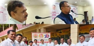 “काळ बदलतोय, शिक्षकांनीही बदलले पाहिजे!” – शिक्षण उपसंचालक डॉ. गणपतराव मोरे ल. ना. होशिंग उच्च माध्यमिक विद्यालयात शिक्षक दिन उत्साहात, सादिक शेख यांचा सेवापूर्तीबद्दल सपत्नीक सन्मान