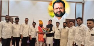 २५ वर्षांच्या निष्ठेची पावती! डॉ. भगवानराव मुरूमकर यांची भाजप किसान मोर्चाच्या प्रदेश उपाध्यक्षपदी निवड जामखेडच्या राजकारणातील अनुभवी नेतृत्वाला राज्यस्तरीय जबाबदारी, कार्यकर्त्यांकडून जल्लोषात स्वागत