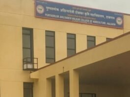 जामखेड कृषी महाविद्यालय हादरले! रॅगिंगच्या नावाखाली प्रथम वर्षाच्या विद्यार्थ्याला खोलीत घुसून काठ्यांनी मारहाण, चौघांविरुद्ध गुन्हा