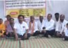 पाटोदा-खामगाव रस्त्याचा वाद पेटला! जुना रस्ता खुला करण्याच्या मागणीसाठी लहान मुलां महिलांसह कुटुंबीयांचे आमरण उपोषण सुरू