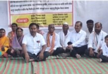 पाटोदा-खामगाव रस्त्याचा वाद पेटला! जुना रस्ता खुला करण्याच्या मागणीसाठी लहान मुलां महिलांसह कुटुंबीयांचे आमरण उपोषण सुरू