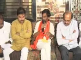 पहाटे सरकार जरांगे पाटलांच्या दारी!, ५८ लाख नोंदींवर जरांगे पुन्हा आक्रमक  “मुख्यमंत्र्यांनी जनतेसमोर येऊन शब्द द्यावा”