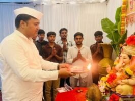 आभाळाकडे डोळे, गणरायाकडे साकडे!  जामखेडमध्ये पावसासाठी आकाश बाफना यांची गणरायाला भावनिक प्रार्थना, शेतकरी, पशुधन अन् पाणीप्रश्नाकडे वेधले लक्ष